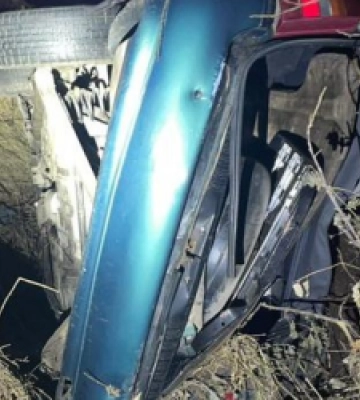 На Львівщині автівка злетіла в кювет: постраждало троє людей