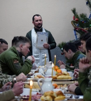 Зі смачними стравами та подарунками: як волинські прикордонники зустрічали Святвечір 