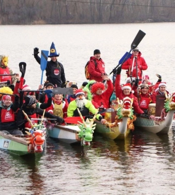 У Дніпрі провели різдвяний карнавал на воді