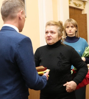У Полтаві передали нагороди родинам загиблих воїнів: фоторепортаж