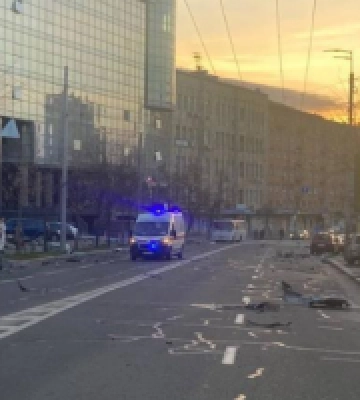 У зв&#039;язку з ліквідацією наслідків ракетної атаки на чотирьох ділянках столиці перекрит рух транспорту