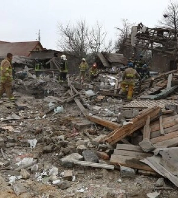 Наслідки ворожого удару по Запоріжжю: росіяни завдали близько 10 ударів ракетами типу &quot;Кинджал&quot;. ВІДЕО+ФОТОрепортаж