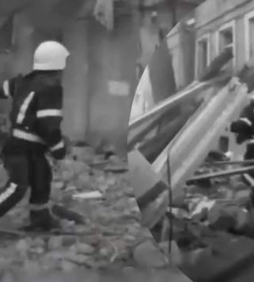 &quot;Там ребенок&quot;: полицейские показали, как спасали людей после удара РФ по Одессе Видео