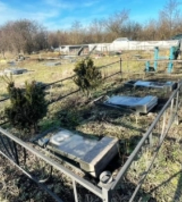 На Миколаївщині підозрюють чоловіка, який розбив надгробні плити на 83 могилах