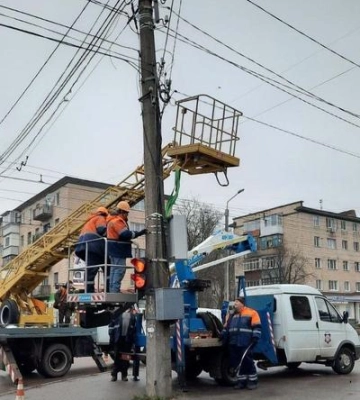 На світлофори у Полтаві встановлюють безперебійні блоки живлення