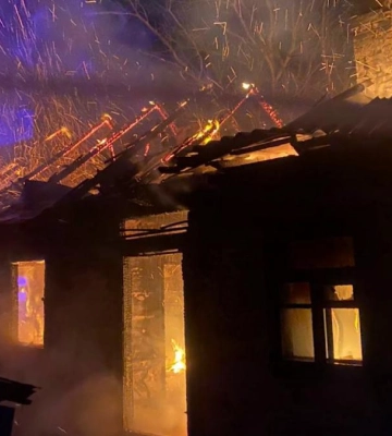 На Рівненщині рятувальники гасили пожежу у житловому будинку (ВІДЕО)