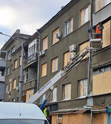 Російська ракетна атака пошкодила у Харкові 37 житлових будинків
