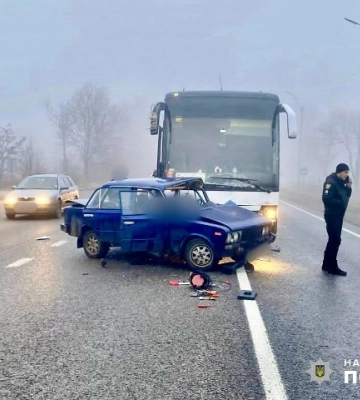 На Одещині рейсовий автобус потрапив в аварію, є загиблий та постраждалий