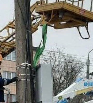 На світлофори у Полтаві встановлюють безперебійні блоки живлення