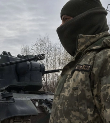 Зброя замість мандату: скільки депутатів стали на захист України