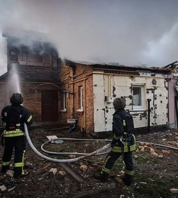 Пошкоджено 17 будинків: на Київщині триває ліквідація наслідків авіаудару рф