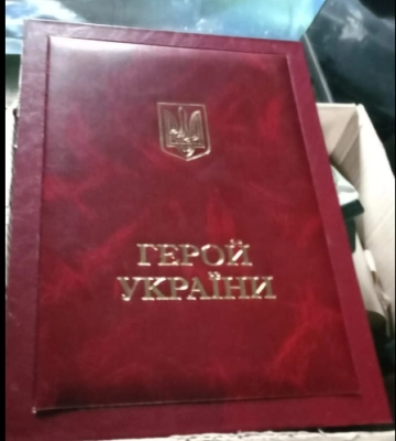 На одній із найгарячіших ділянок фронту Зеленський вручив захиснику з Волині «Золоту зірку» Героя України
