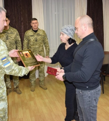 На Сумщині батькам полеглого прикордонника вручили державну нагороду