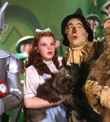 Ліндсей Ендерсон Бір пишається своїм сценарієм &quot;Wizard of Oz&quot; та мріє про продовження легендарної стрічки