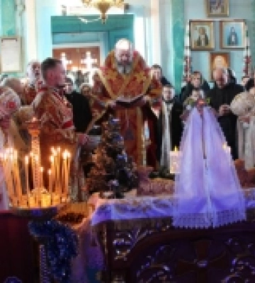 Архієрей освятив оновлений вівтар у храмі у селі Новостав