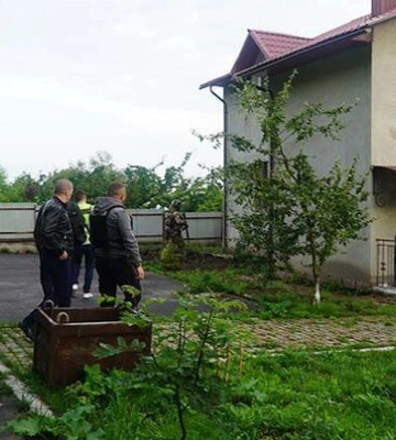 На вікнах решітки, двері під замком: На Тернопільщині викрили незаконні реабілітаційні центри