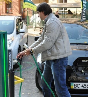 У Львові буде ще 10 зарядних станцій для електромобілів (усі адреси)