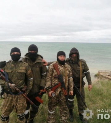 В Мелитополе на блокпостах трое боевиков ДНР угрожали мирным жителям оружием и отбирали имущество 