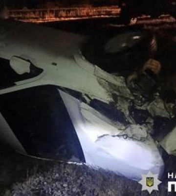 На Полтавщині автомобіль Opel Astra зіткнувся з локомотивом, водій вижив