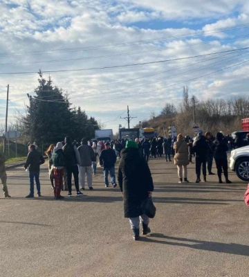 На волинському пункті пропуску перекрили рух на в&amp;#039;їзд з Польщі до України