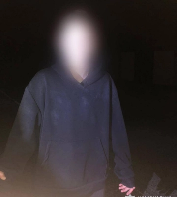 На Київщині 15-річний покидьок підірвав гранату в підʼїзді житлового будинку та втік