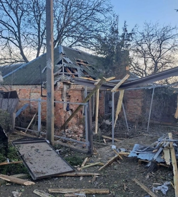 У Дніпрі через уламки ракети зайнялася пожежа: є руйнування