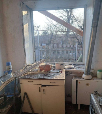 У Дніпрі через уламки ракети зайнялася пожежа: є руйнування