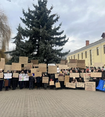 &quot;Другий Новий рік у полоні&quot;: в місті на Волині відбулася акція на підтримку полонених захисників Маріуполя
