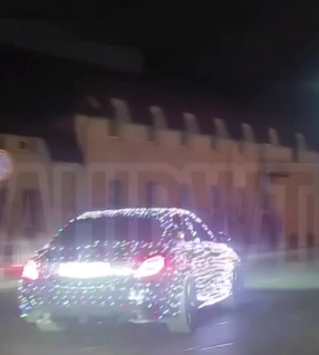 Вулицями Львова газує Mercedes-гірлянда (відео)