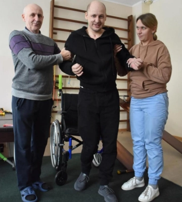 Боровся зі смертю три доби: історія військового, який заново вчиться ходити у Рівненському госпіталі