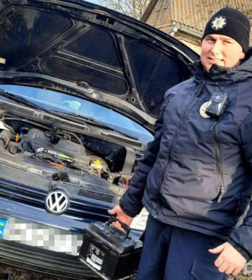 На Рівненщині автомобіль після зіткнення з іншим збив двох дітей (Фото)