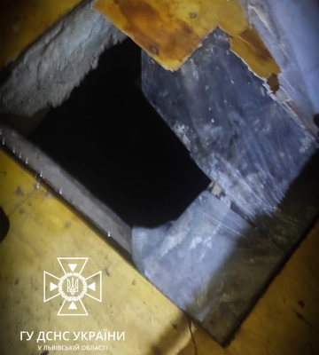 У Городку врятували жінку, яка впала у підвал