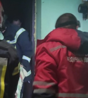 У Городку рятувальники допомогли жінці, яка впала у підвал