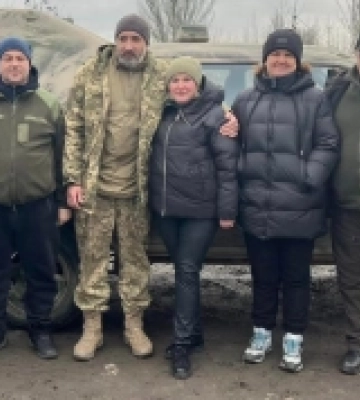 Волонтери з Рожища доставили захисникам три автівки. ФОТО