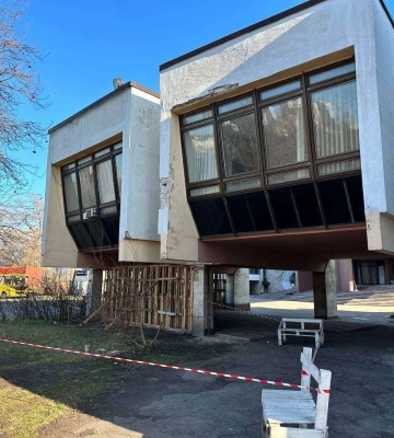 Розбиті вікна та тріщини на фасаді: Міський палац дітей та юнацтва після ракетної атаки по Дніпру