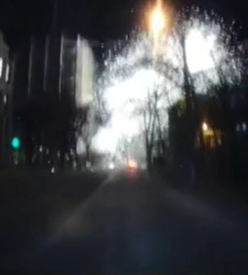 Удар по Kharkiv Palace: СМИ показали момент &quot;прилета&quot; российской ракеты (видео)