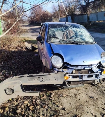 Армія РФ обстріляла Нікополь: є поранені, пошкоджені аптека, офіси та авто
