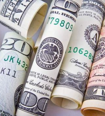 Є кілька сценаріїв: що буде з курсом долара у 2024 році