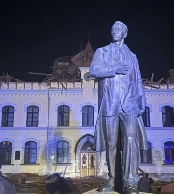 Бандера і Шухевич. Два об'єкти національної памʼяті атакували росіяни у Львові