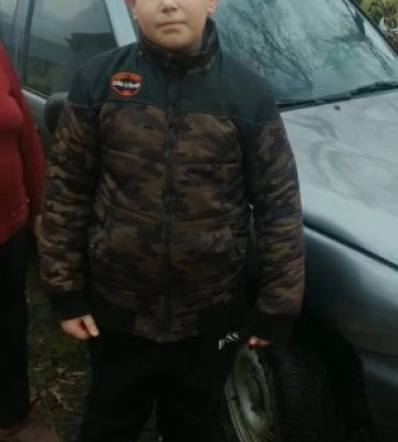Родина з Закарпаття передала автомобіль для ЗСУ