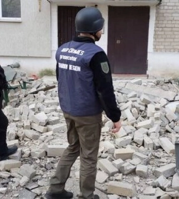 Наслідки обстрілів Куп’янщини: у Дворічній загинув чоловік, у Куп’янську-Вузловому пошкоджено п’ятиповерхівку. ФОТОрепортаж