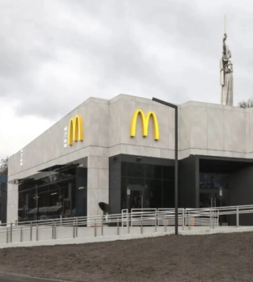 У Києві на Печерську відкрили новий ресторан McDonald’s. Фото і подробиці