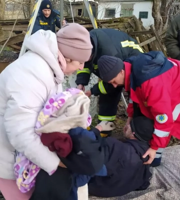 На Полтавщині врятовано чоловіка, який впав у 17-метровий колодязь, - ДСНС