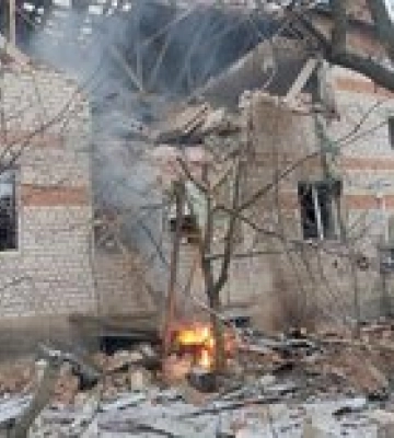 В Сумской области &quot;шахед&quot; попал в двухэтажку: под завалами люди – фото