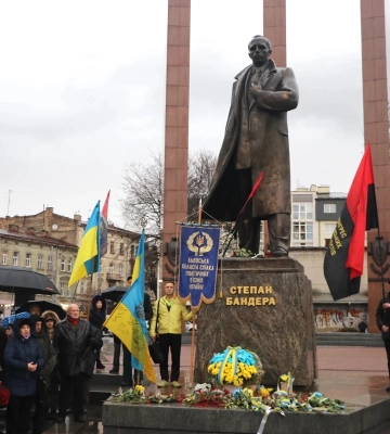 У Львові урочисто вшанували Степана Бандеру та помолилися за Україну