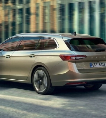 Абсолютно новий Skoda Superb в кузові універсал виходить на ринок (Фото)