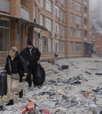 На Київщині внаслідок падіння уламків ворожих дронів пошкоджено будинки та автомобілі