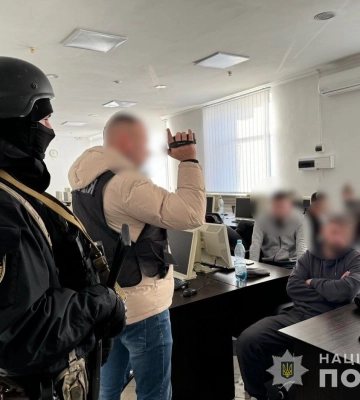 Поліція знайшла у Рівному кол-центр шахраїв (ВІДЕО)