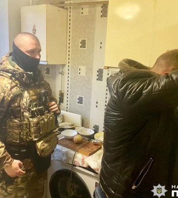 Чернігівські поліціянти затримали чотирьох зловмисників, які запустили феєрверк під час повітряної тривоги. ФОТО