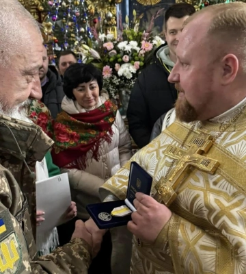 Рівненський священник отримав нагороду від Залужного